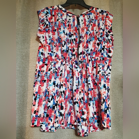 Motherhood Maternity sleeveless abstract floral sleeveless shirt zip up back - Picture 6 of 6